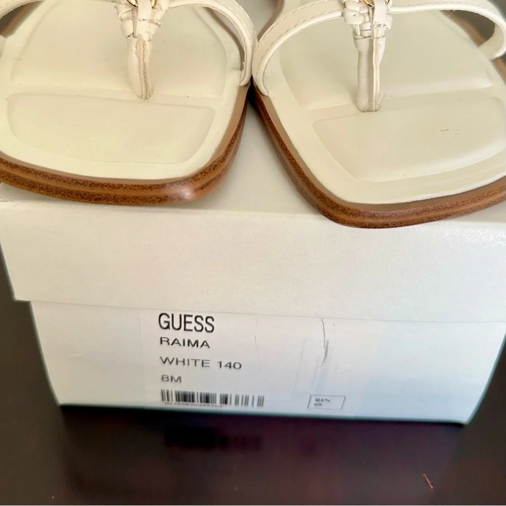 GUESS Women's Raima Branded T-Strap Flat Sandals size 8 - Picture 7 of 8
